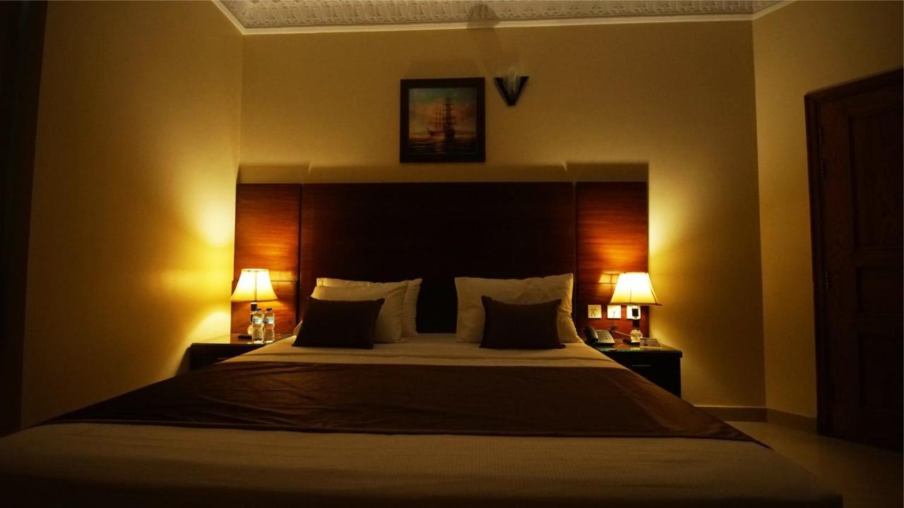 World Inn Hotel Karachi Exterior photo