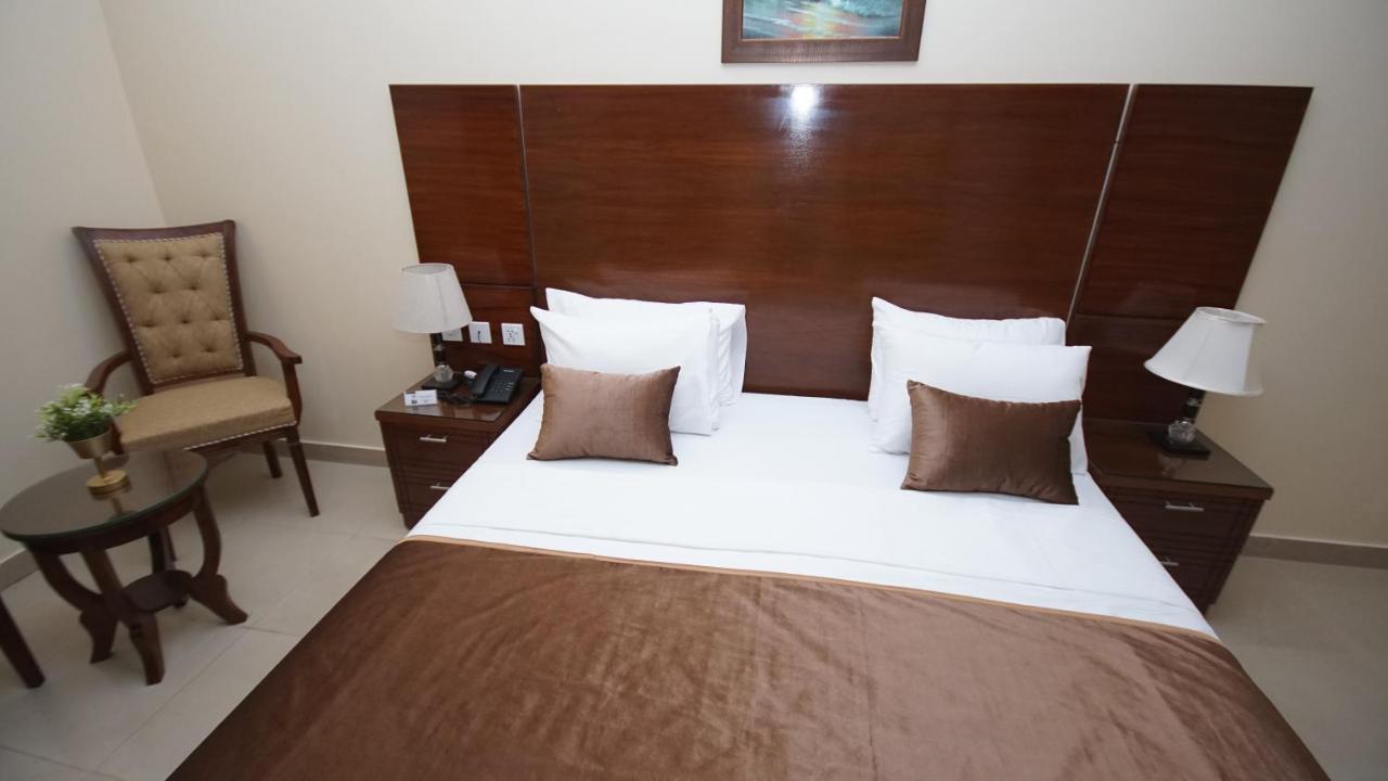 World Inn Hotel Karachi Exterior photo