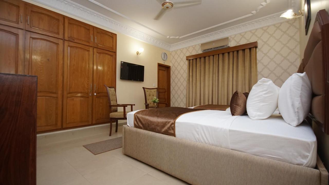 World Inn Hotel Karachi Exterior photo