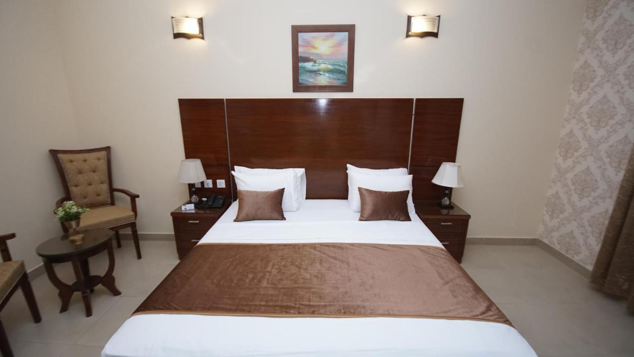 World Inn Hotel Karachi Exterior photo