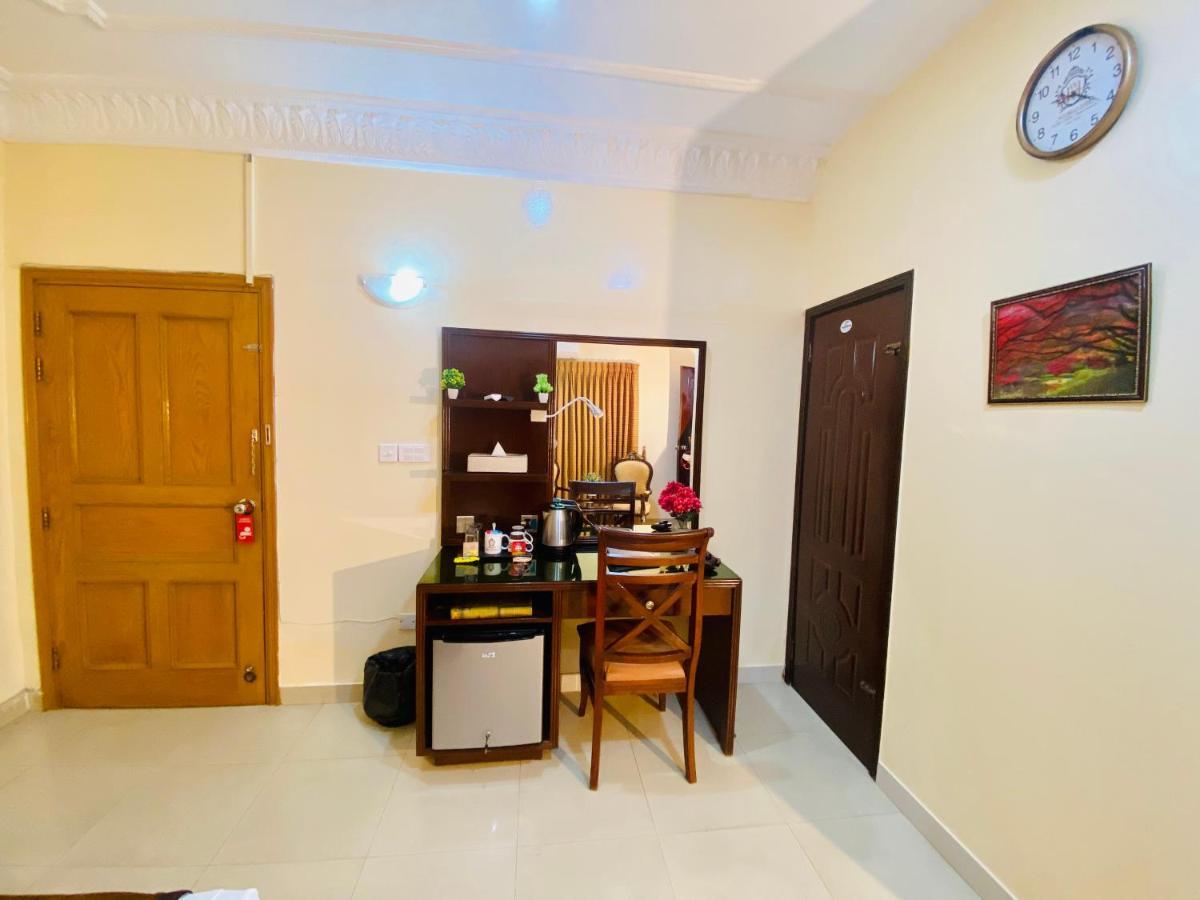 World Inn Hotel Karachi Exterior photo