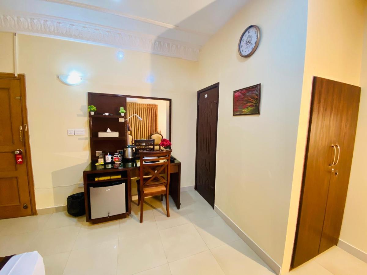 World Inn Hotel Karachi Exterior photo
